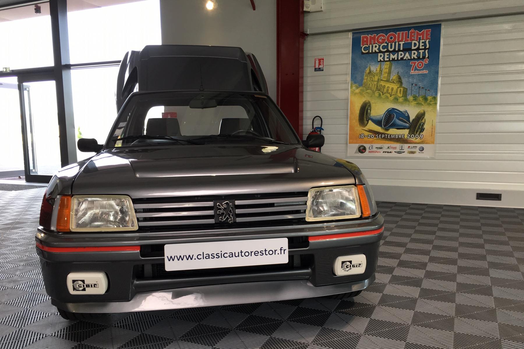Agrandir=205 Turbo 16 Série 200-Peugeot