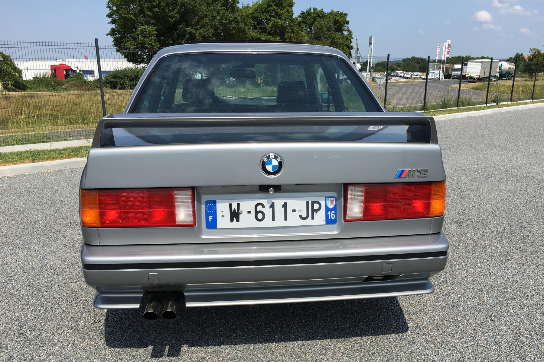 Agrandir=M3 E 30-BMW