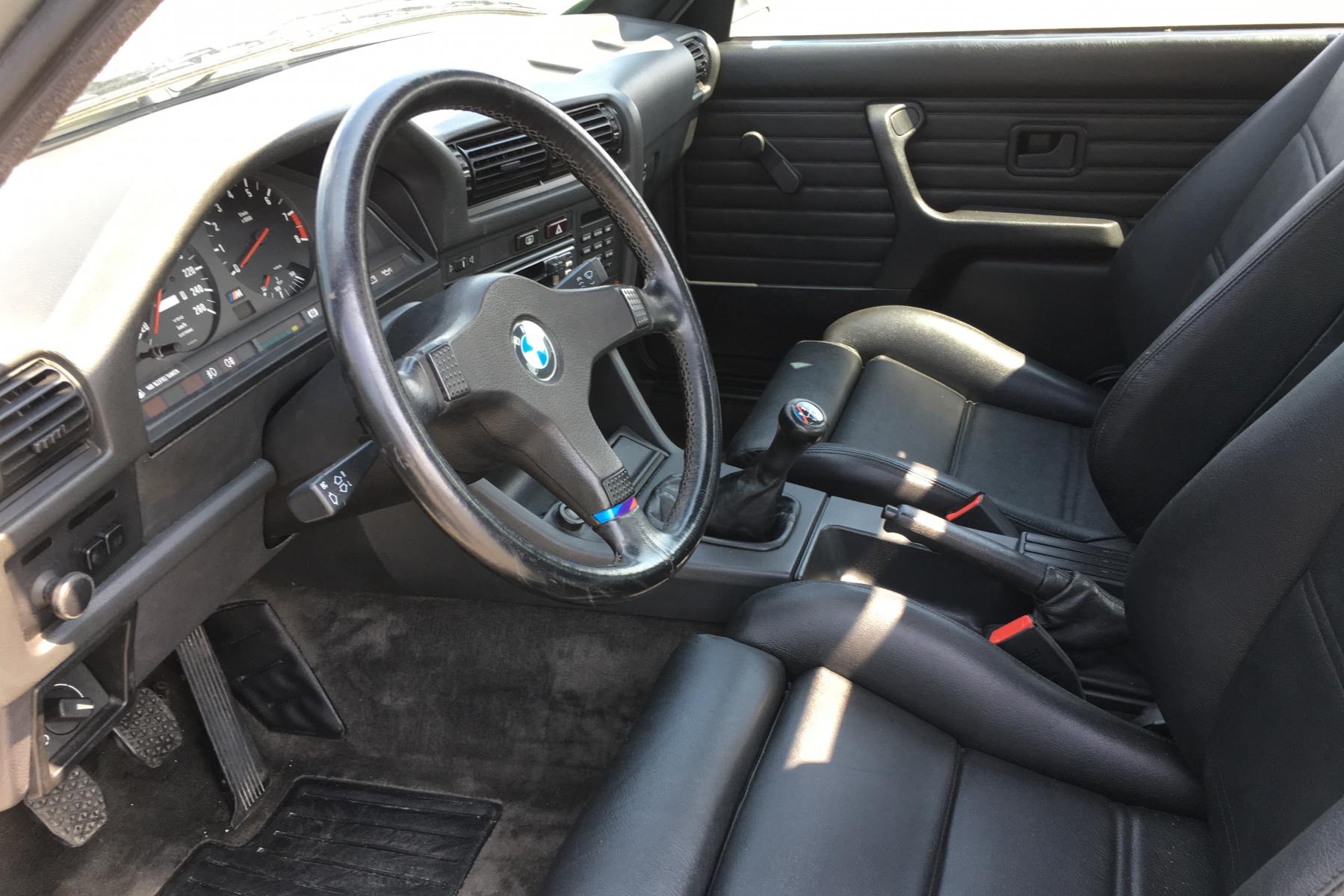 Agrandir=M3 E 30-BMW