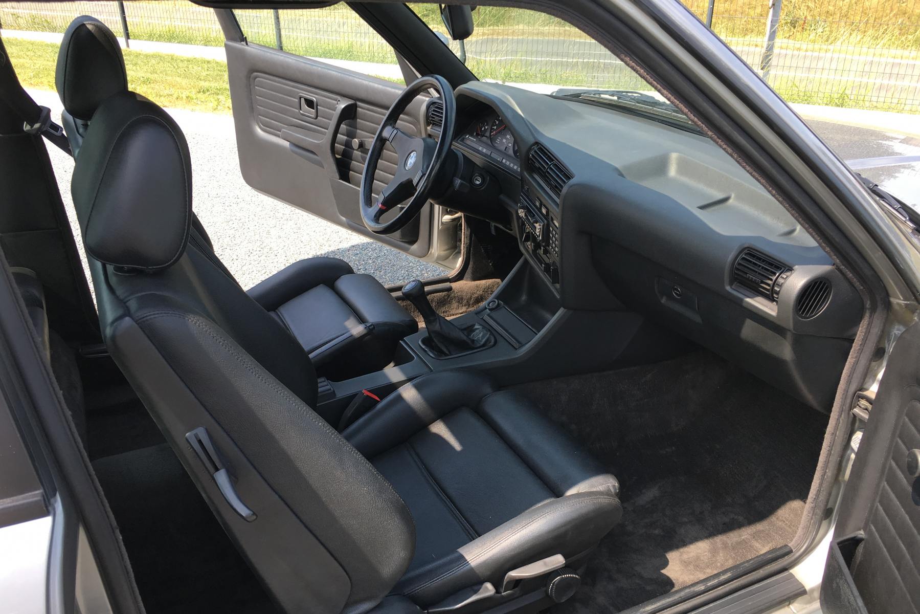 Agrandir=M3 E 30-BMW