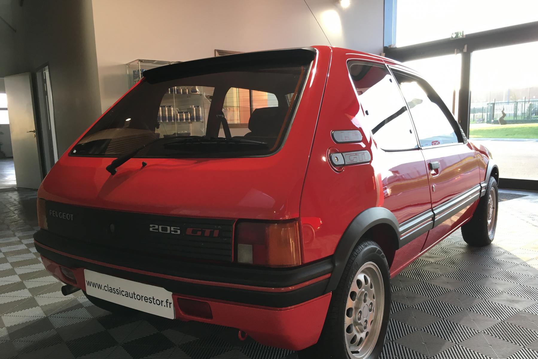 Agrandir=205 GTI 1.6 L-PEUGEOT