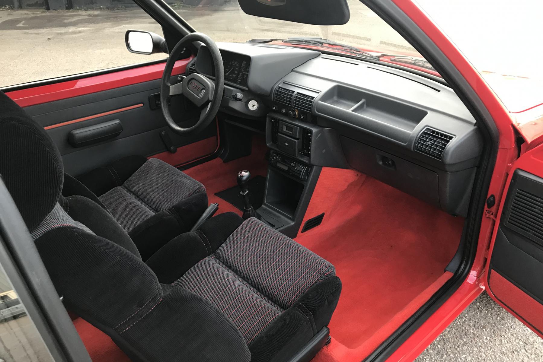Agrandir=205 GTI 1.6 L-PEUGEOT