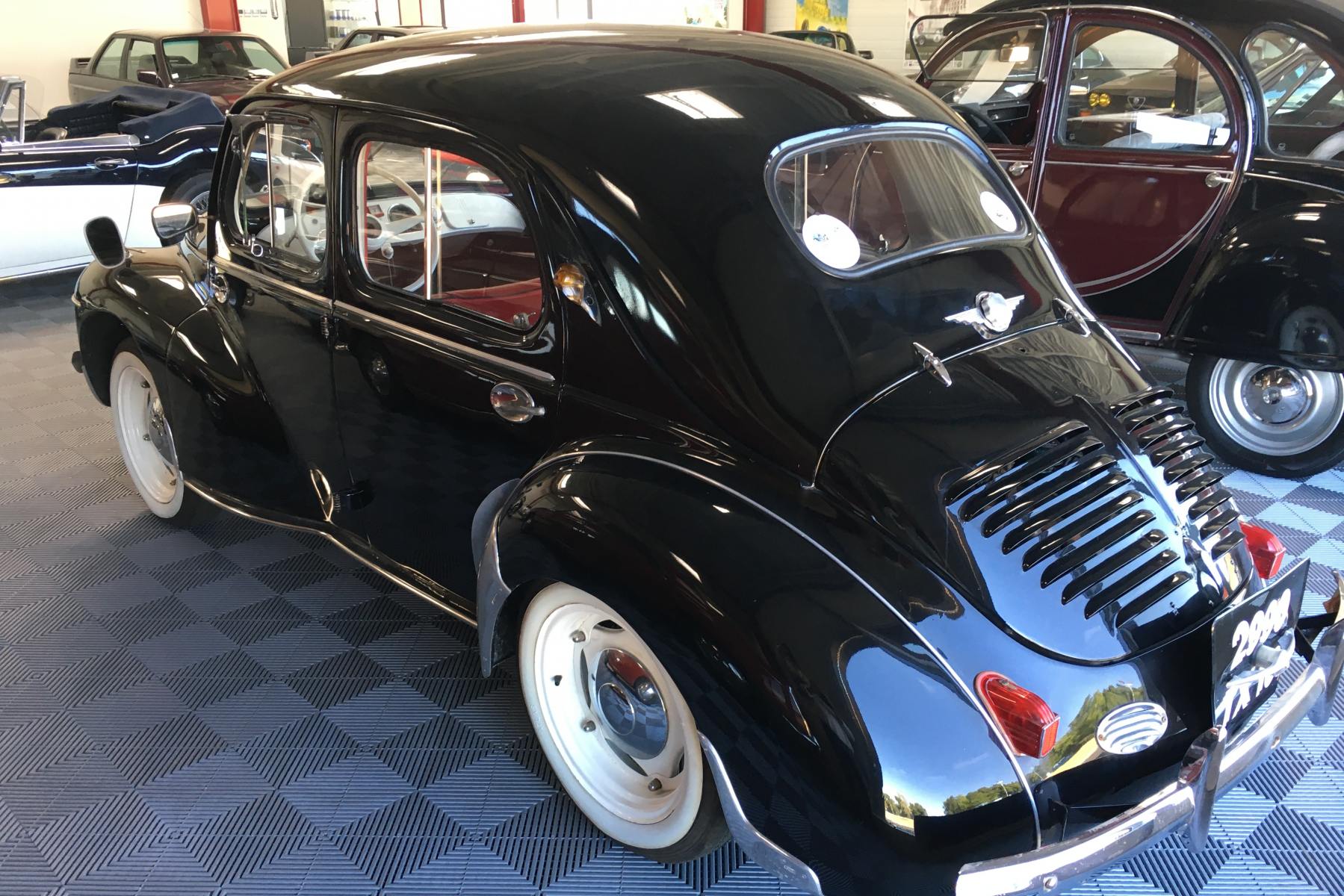 Agrandir=4 CV R 1060-Renault
