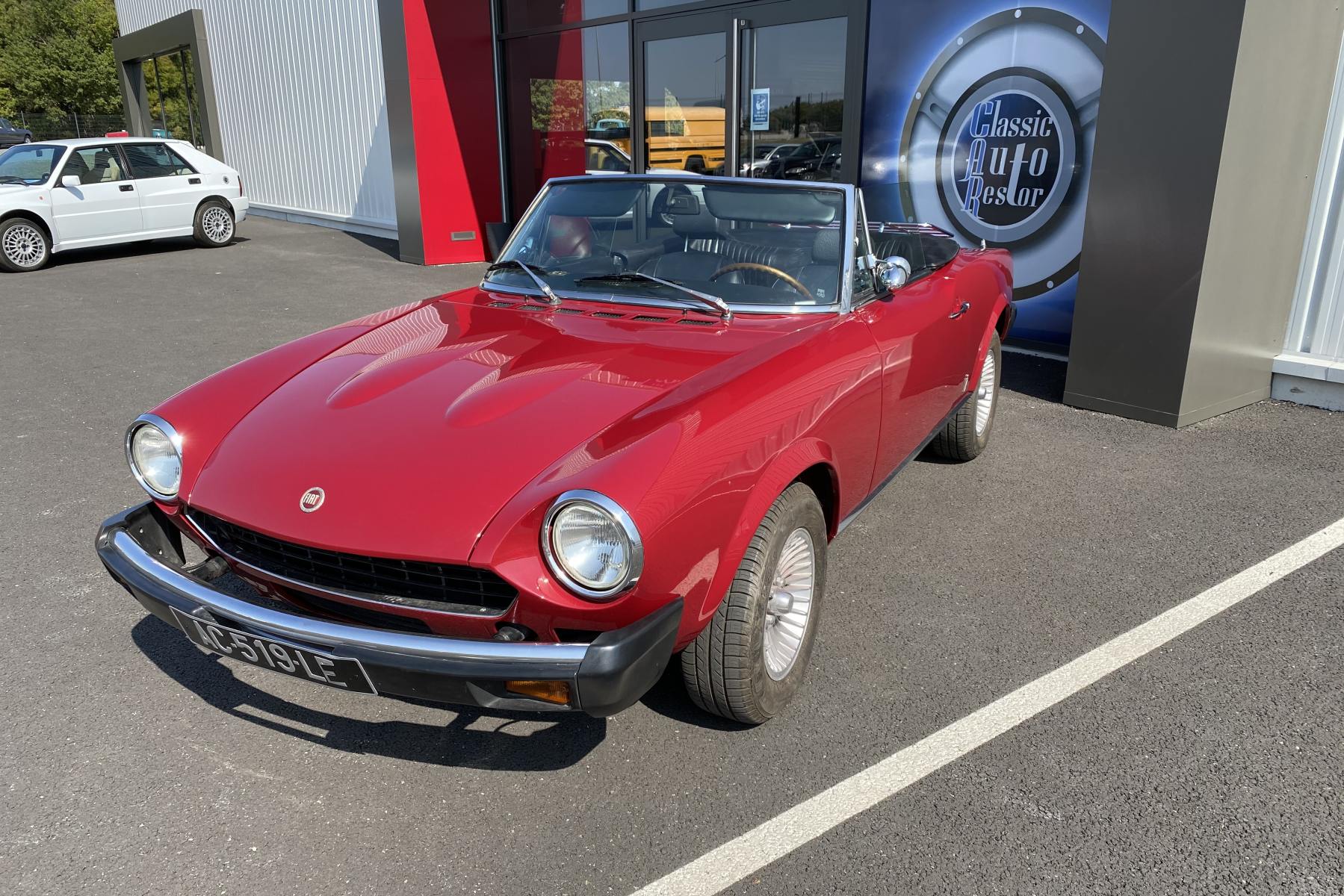 Agrandir=124 Spider 1800-FIAT