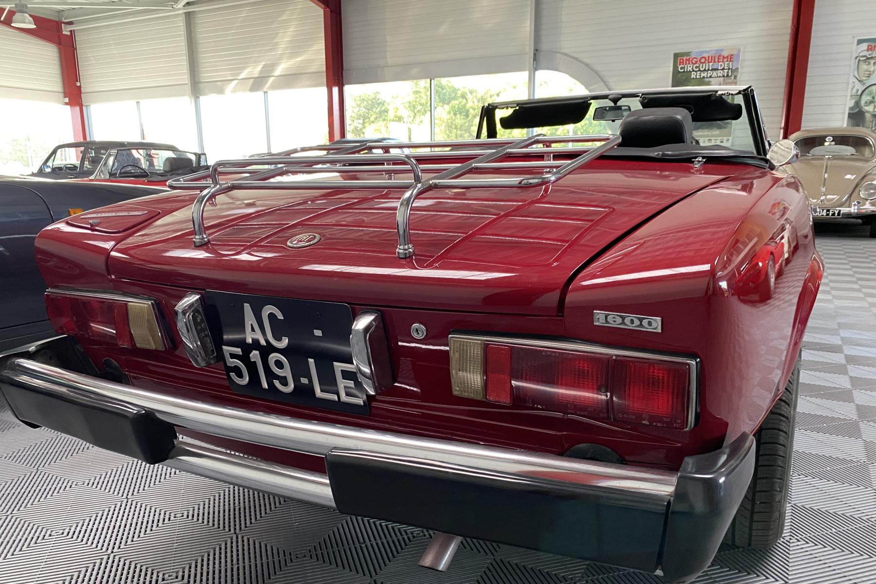 Agrandir=124 Spider 1800-FIAT