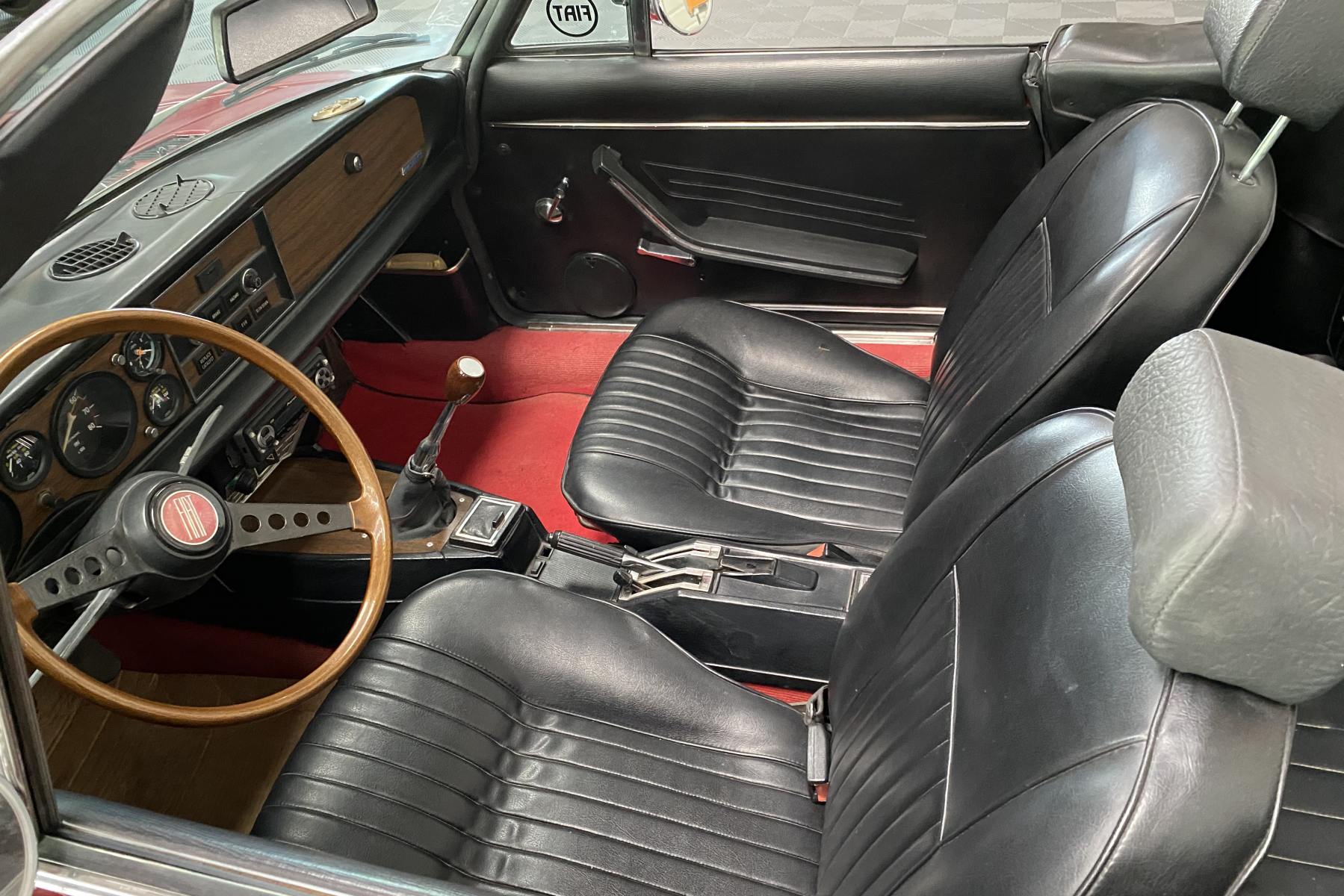 Agrandir=124 Spider 1800-FIAT