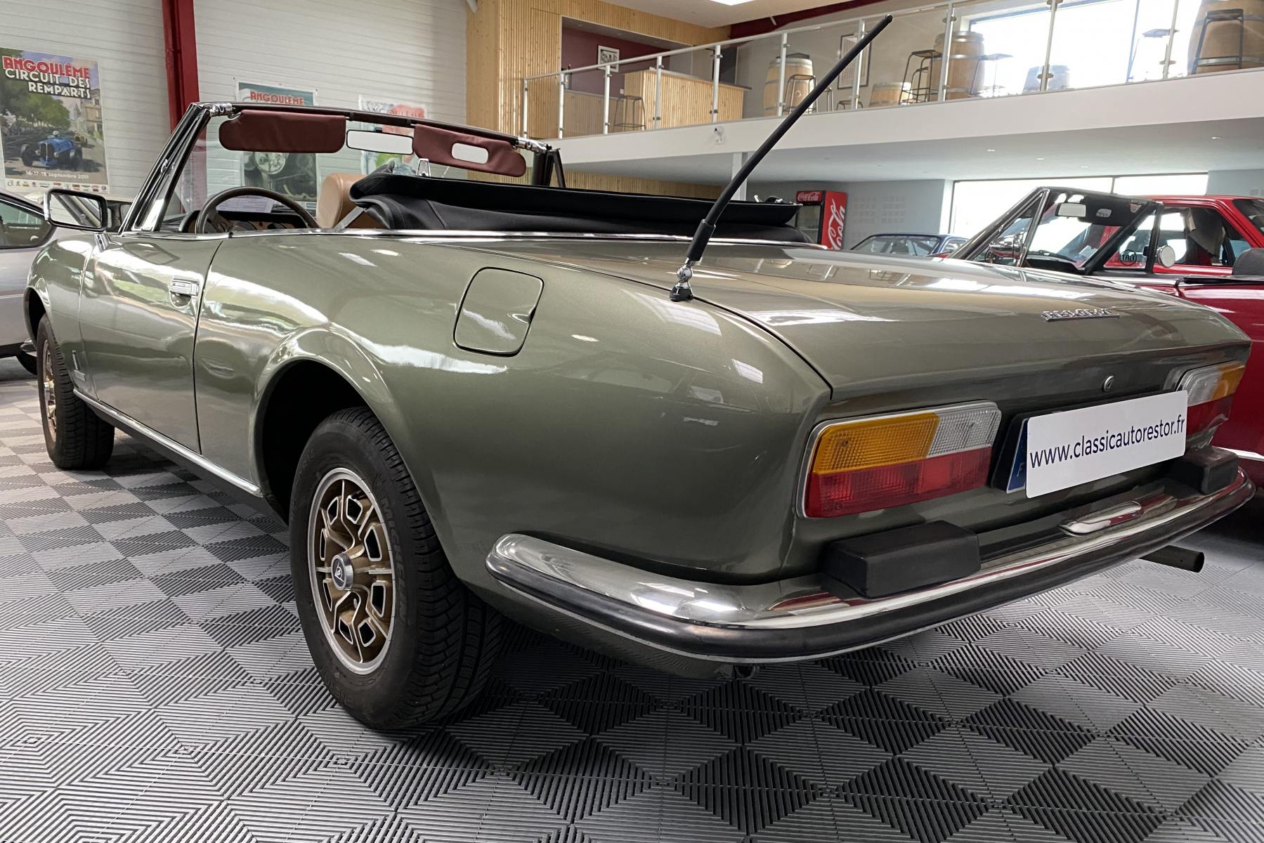 Agrandir=504 Cabriolet-Peugeot