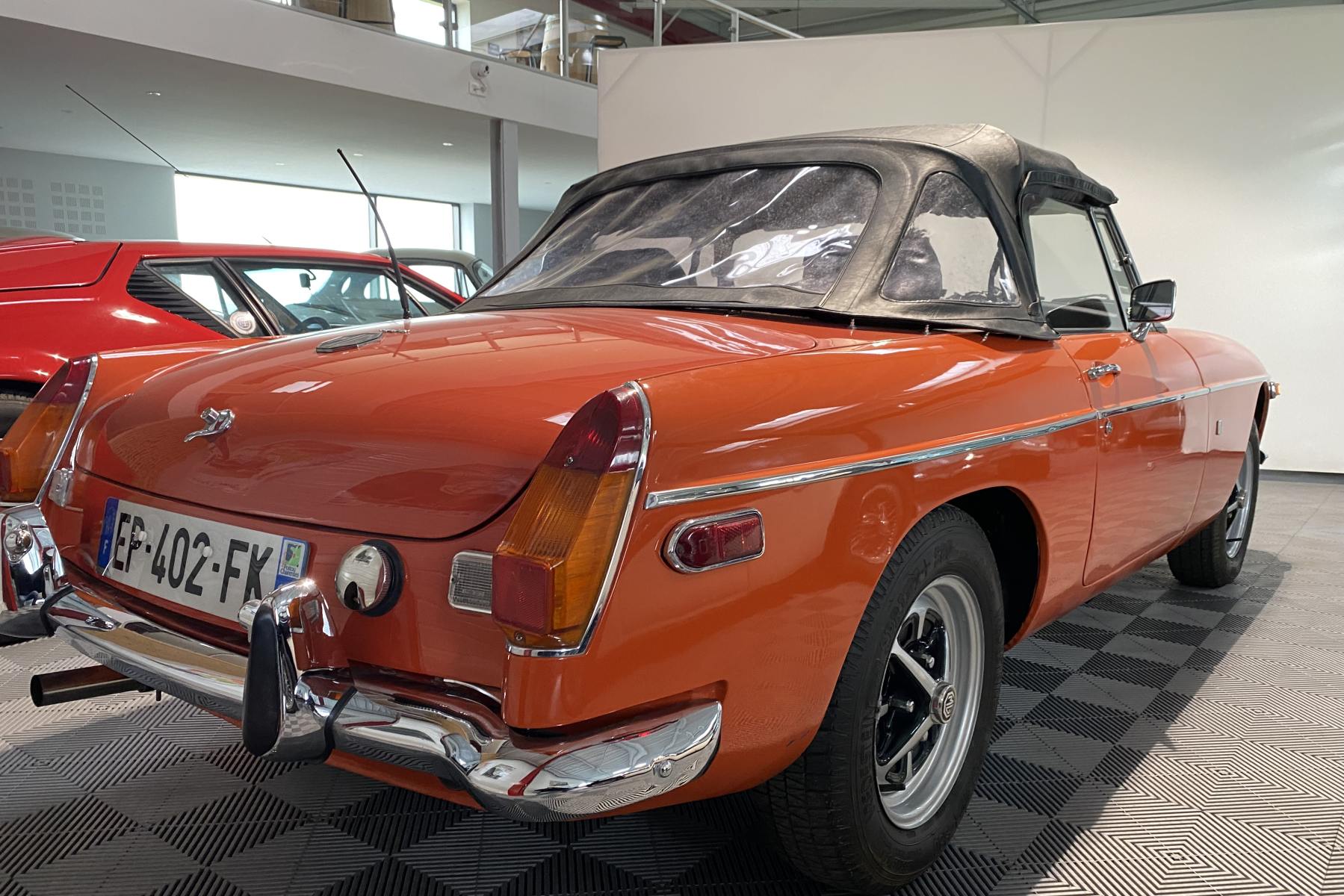 Agrandir=MGB-MG
