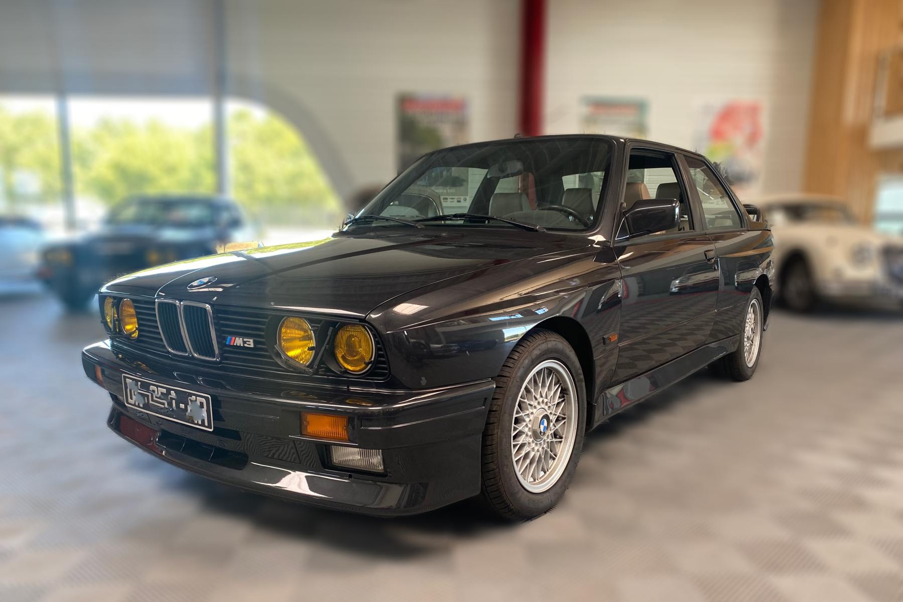 Agrandir=M3 E30-BMW