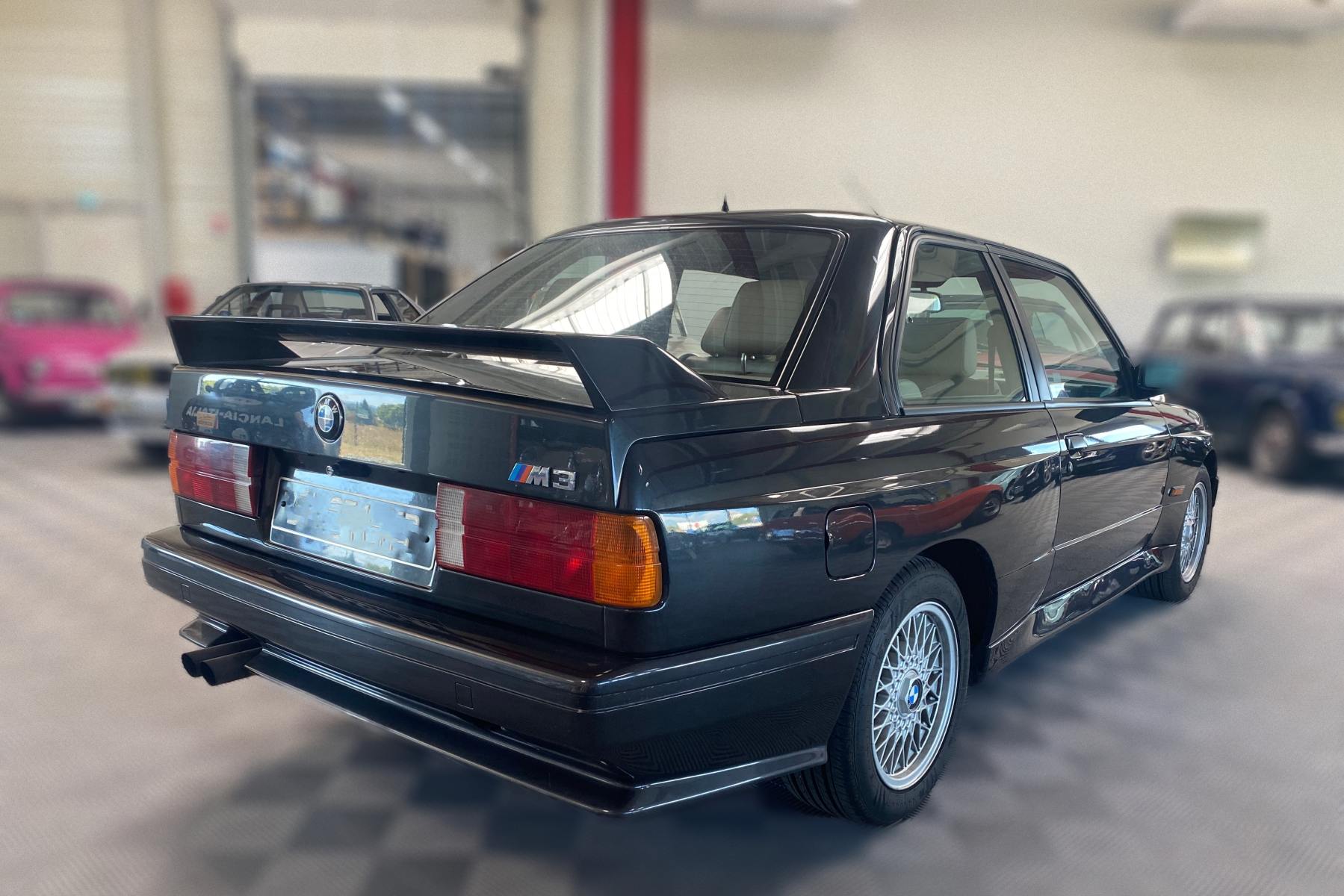 Agrandir=M3 E30-BMW
