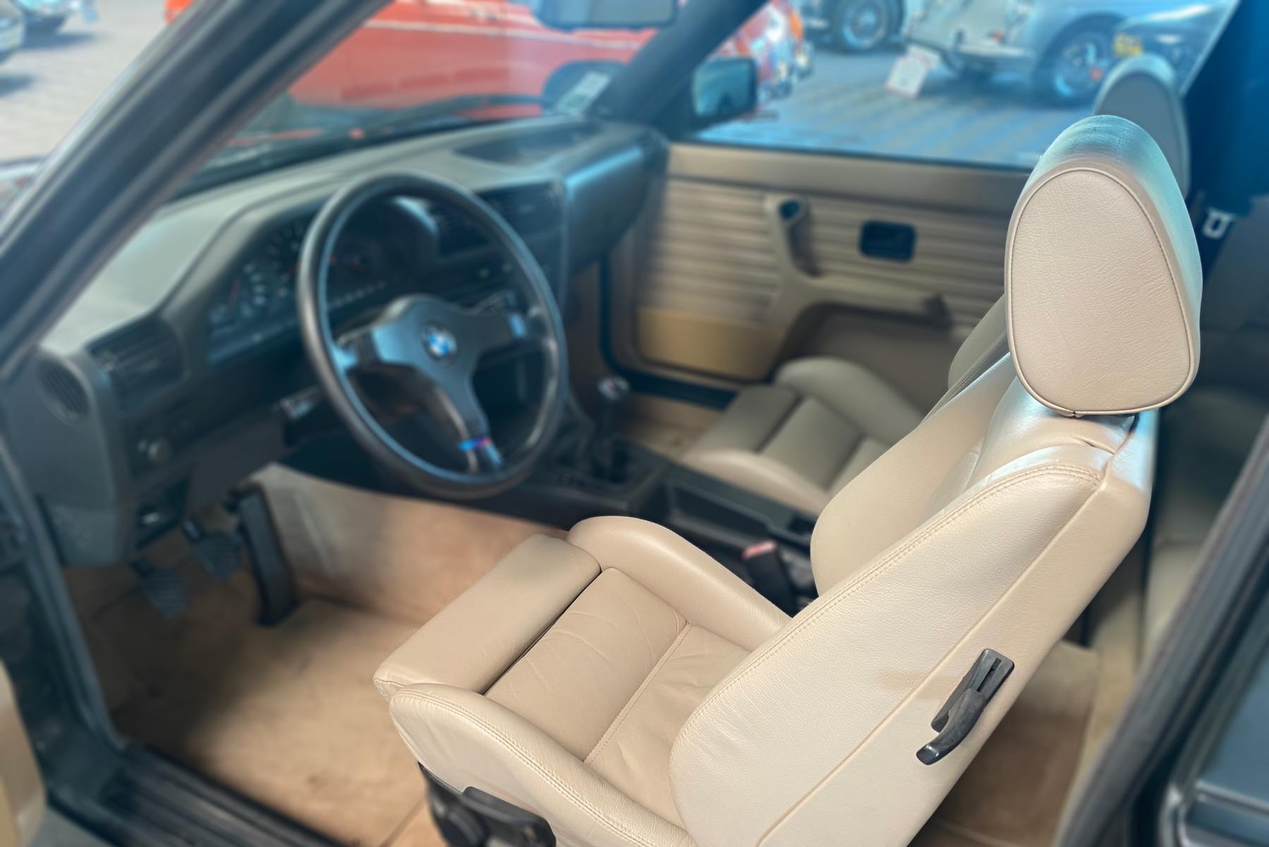 Agrandir=M3 E30-BMW