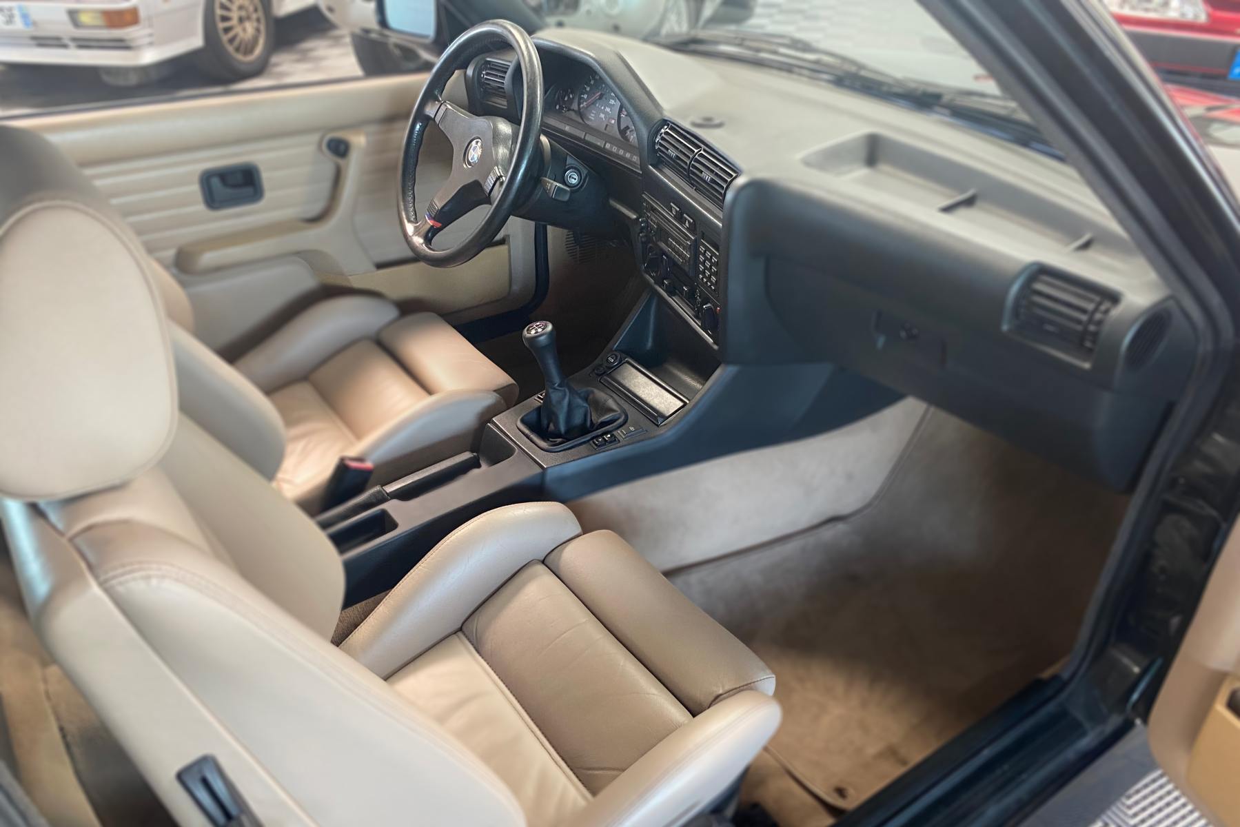Agrandir=M3 E30-BMW