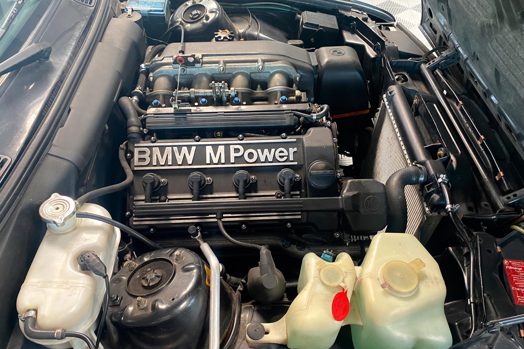 Agrandir=M3 E30-BMW