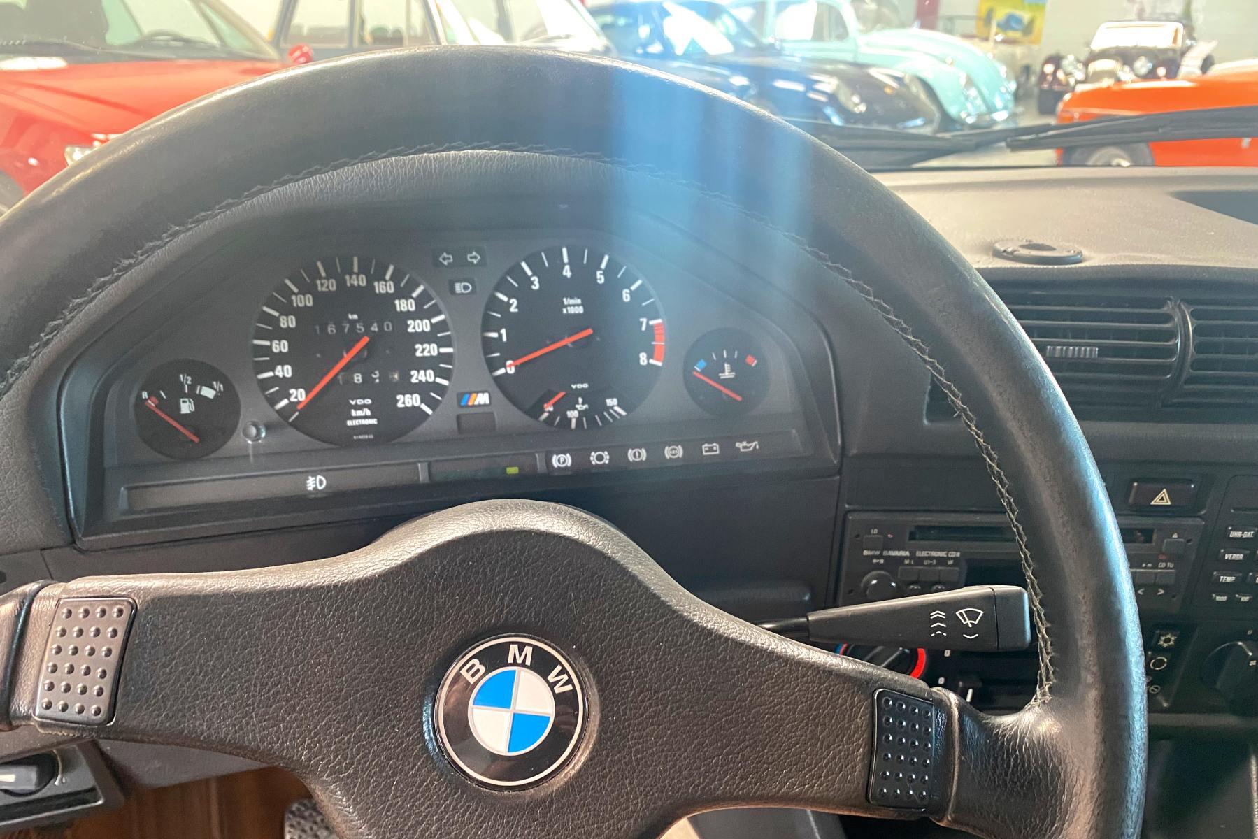 Agrandir=M3 E30-BMW