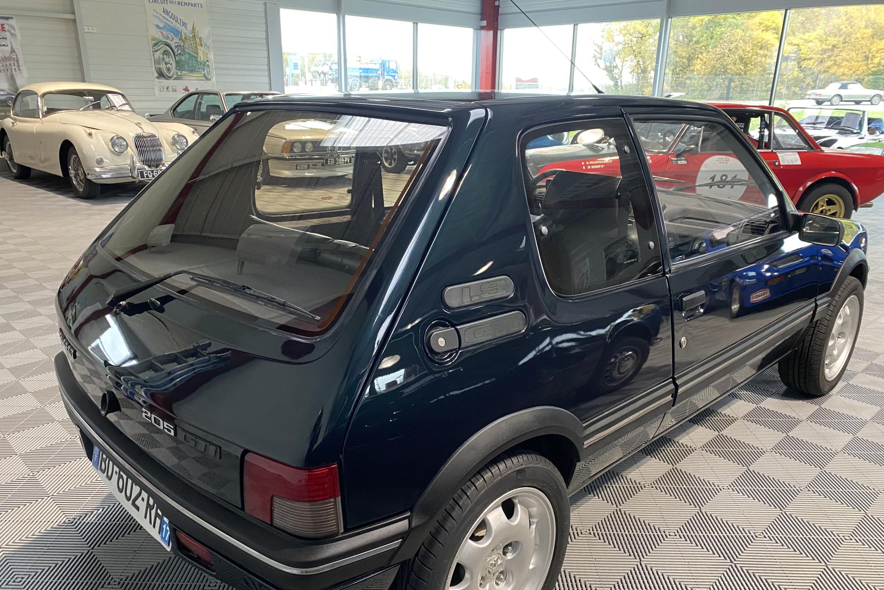 Agrandir=205 GTI 1.9 Gentry-Peugeot