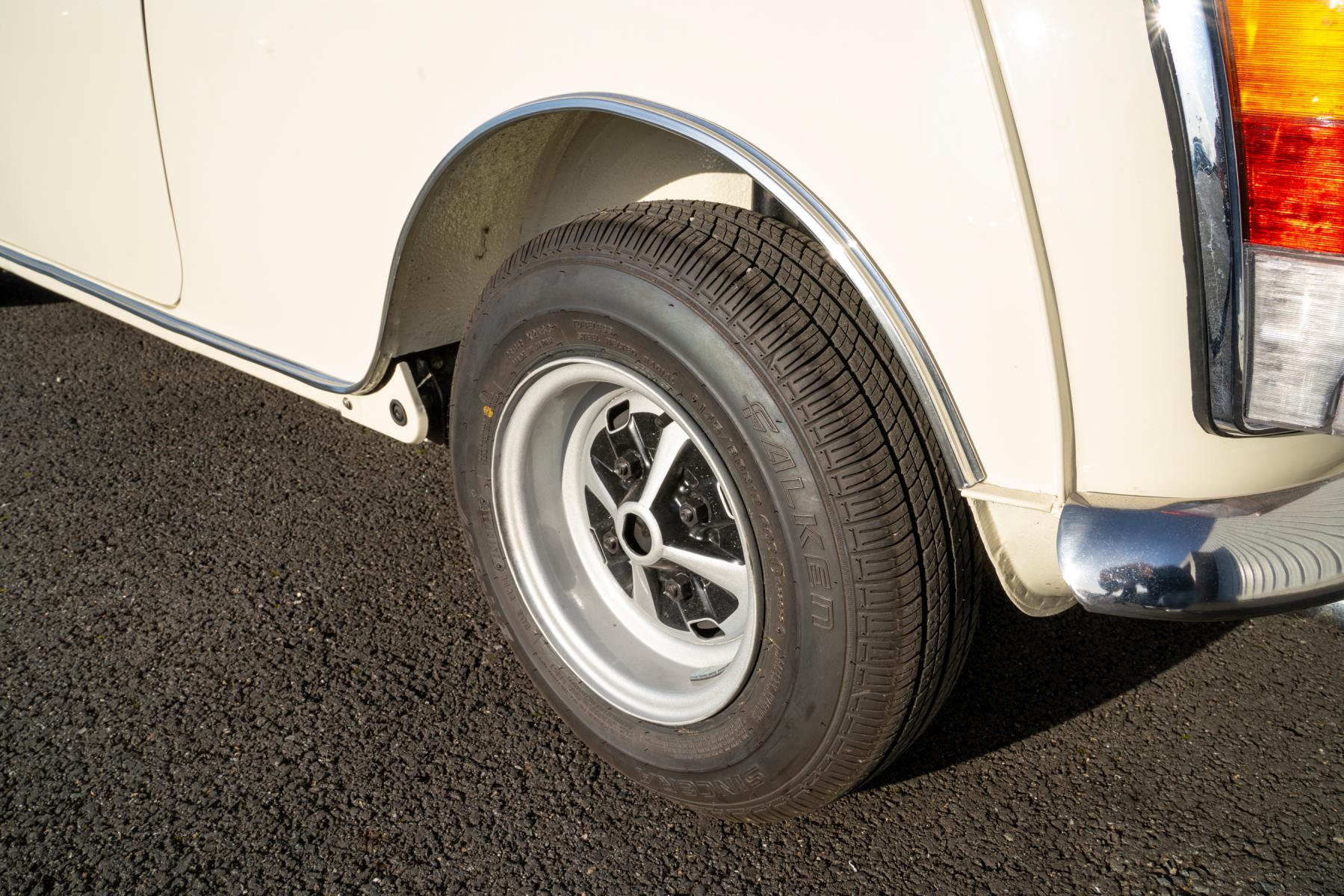 Agrandir=Mini 1001-Innocenti 